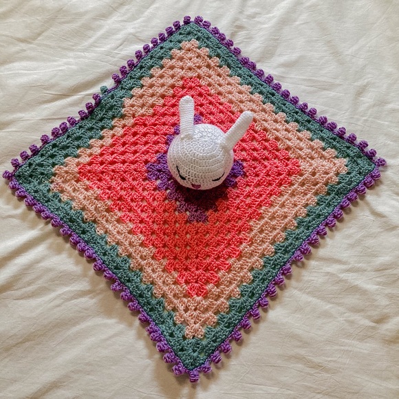 Bunny granny square lovie - Picture 3 of 7